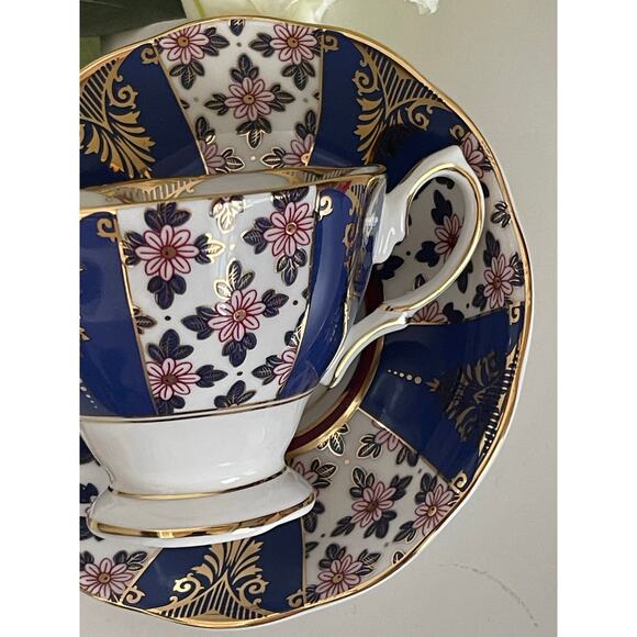 Royal Albert 100 Years Regency Blue Cup & Saucer Book - Picture 4 of 9